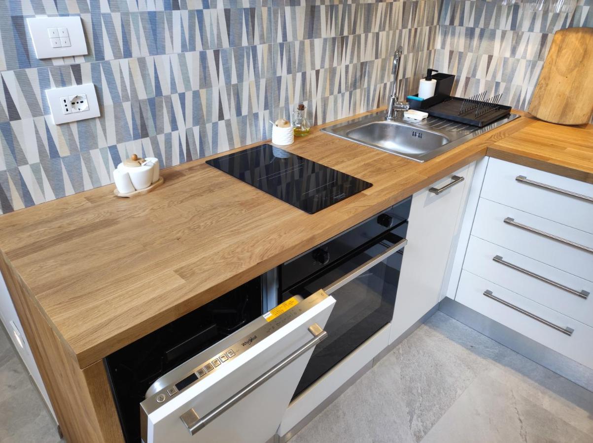 New Apartment In Historical Center Near Lake Riva del Garda Exterior foto