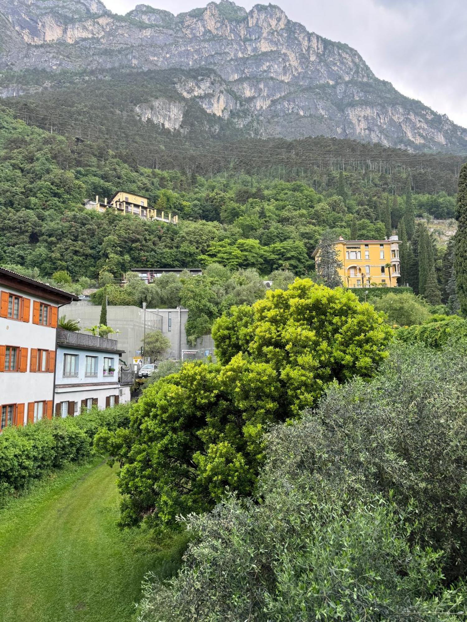 New Apartment In Historical Center Near Lake Riva del Garda Exterior foto